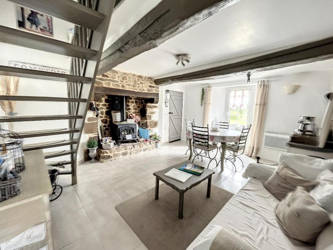 Chambres D'Hotes La Clef Des Champs Montpinchon Екстериор снимка