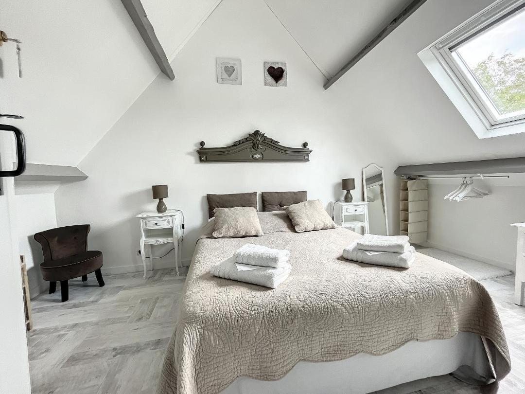 Chambres D'Hotes La Clef Des Champs Montpinchon Екстериор снимка