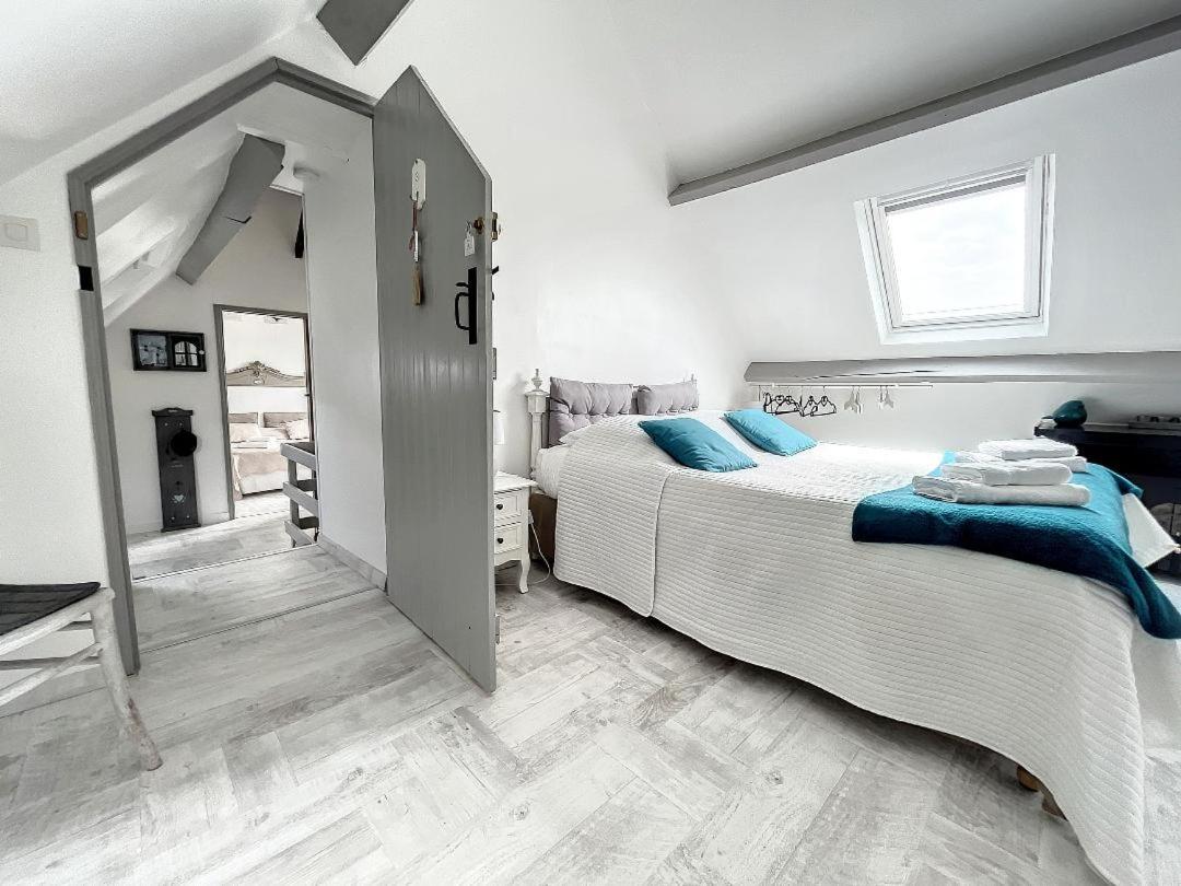 Chambres D'Hotes La Clef Des Champs Montpinchon Екстериор снимка