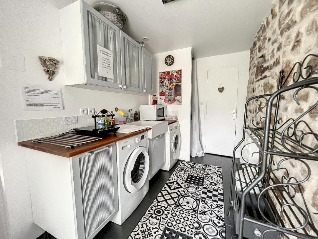Chambres D'Hotes La Clef Des Champs Montpinchon Екстериор снимка