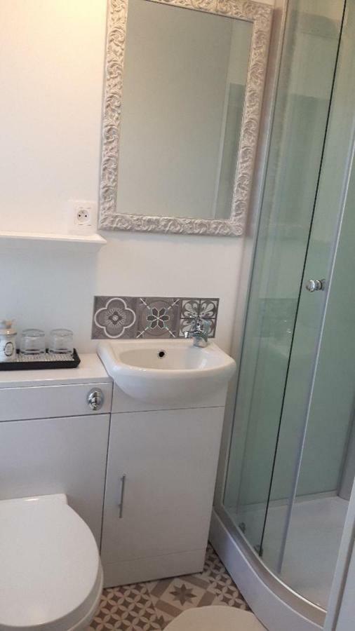 Chambres D'Hotes La Clef Des Champs Montpinchon Екстериор снимка