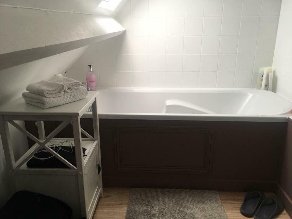 Chambres D'Hotes La Clef Des Champs Montpinchon Екстериор снимка