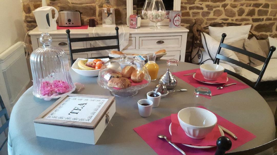 Chambres D'Hotes La Clef Des Champs Montpinchon Екстериор снимка